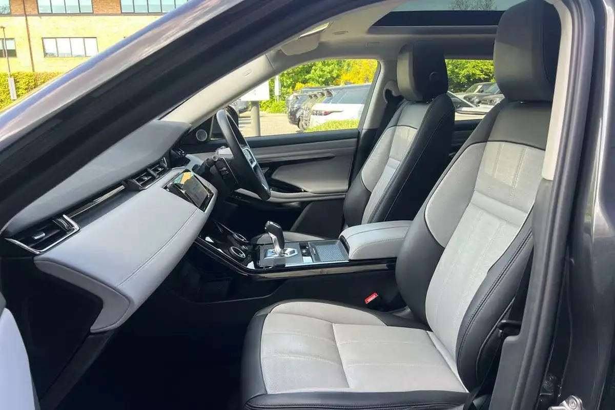 2022-land-rover-range-rover-evoque-15-p300e-r-dynamic-hse-big-44