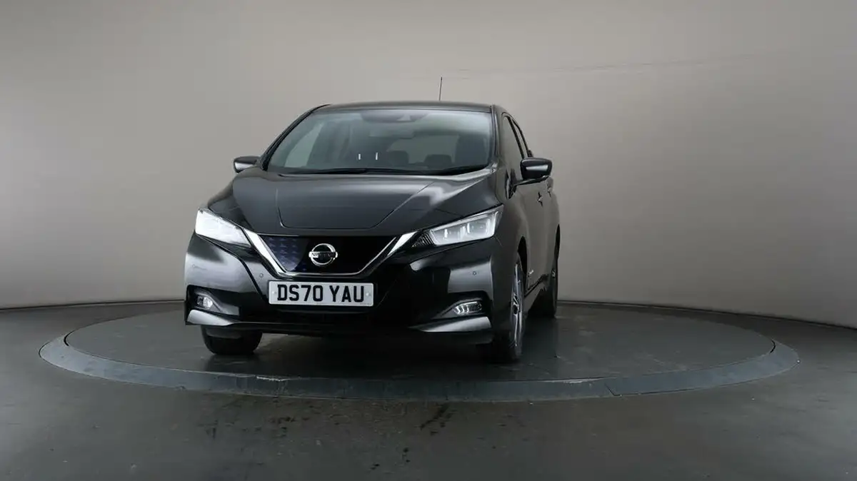 2020-nissan-leaf-e-tekna-big-40