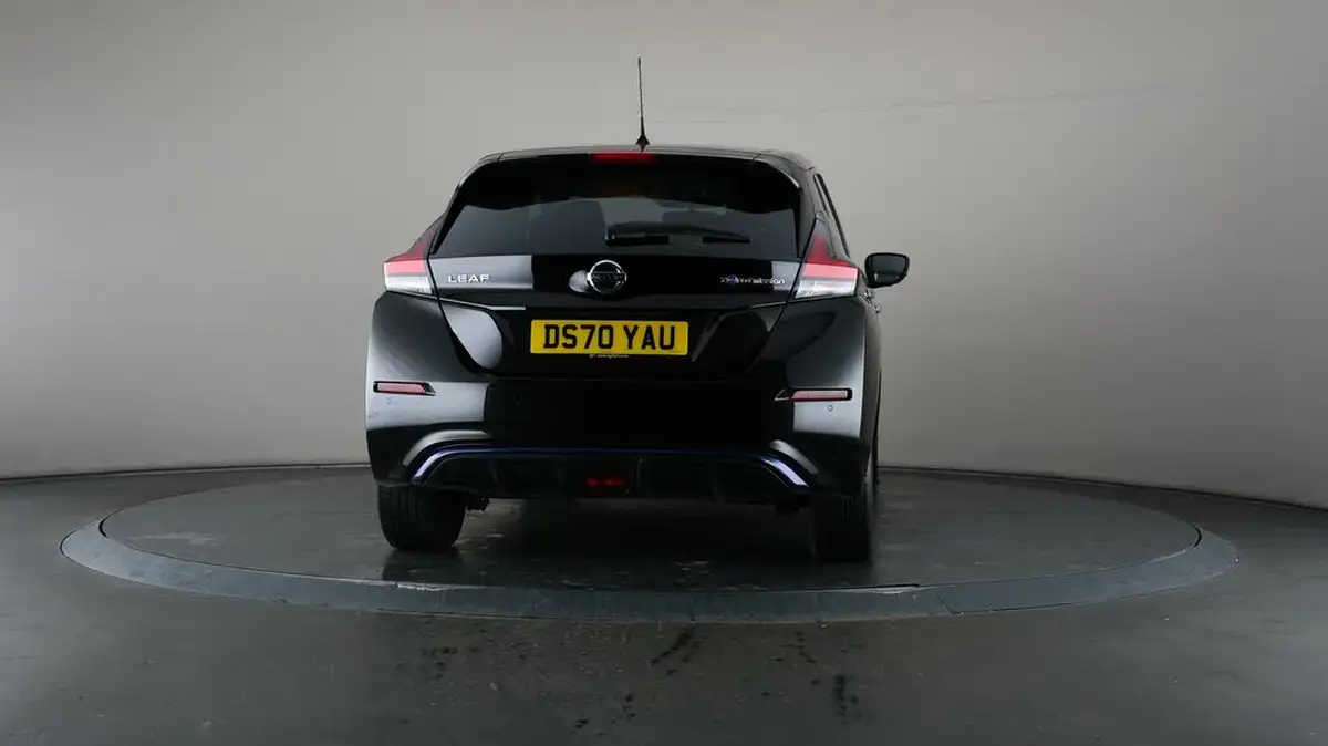2020-nissan-leaf-e-tekna-big-64