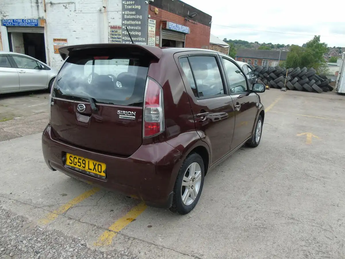 2009-daihatsu-sirion-13-se-auto-big-6