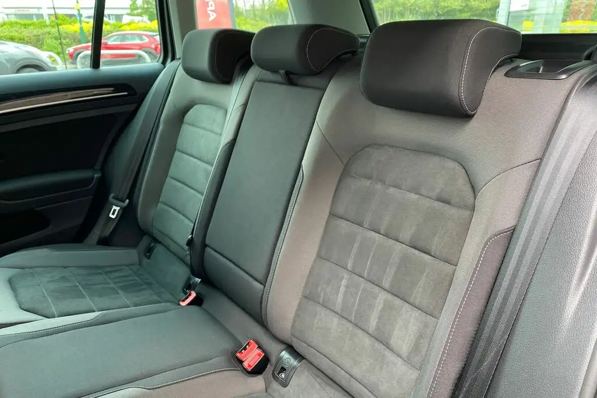 2018-volkswagen-golf-20tdi-gt-estate-5d-dsg-big-12