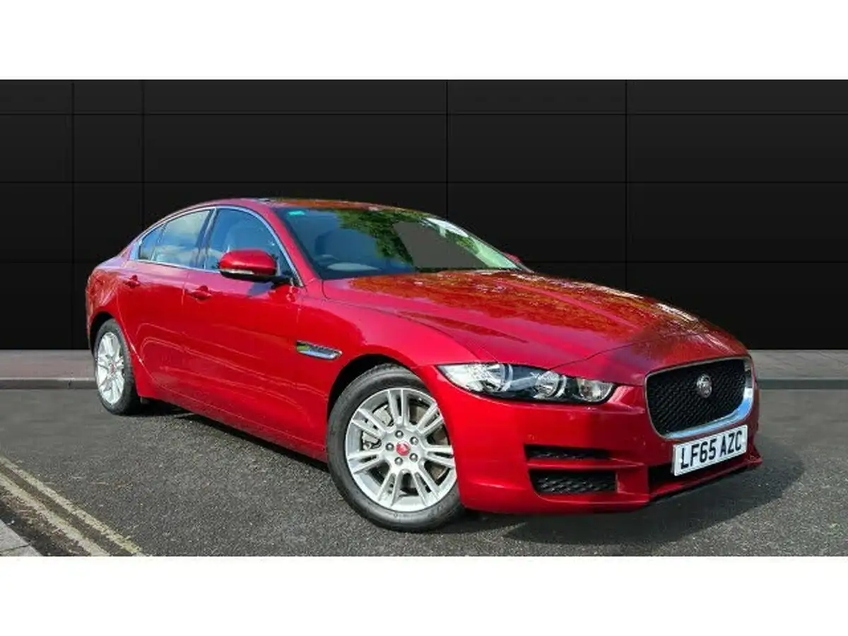 2015-jaguar-xe-20-prestige-big-0
