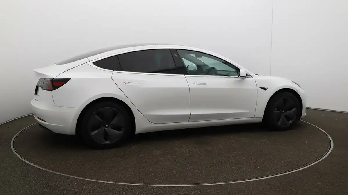 2020-tesla-model-3-e-long-range-big-41