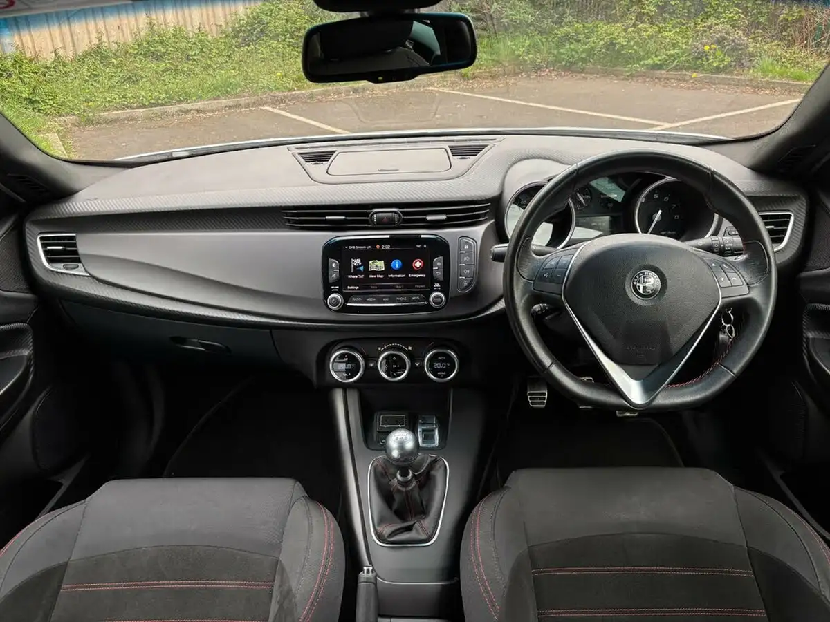 2017-alfa-romeo-giulietta-14-tb-multiair-speciale-big-8