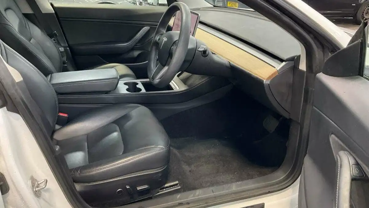 2020-tesla-model-3-e-long-range-big-38