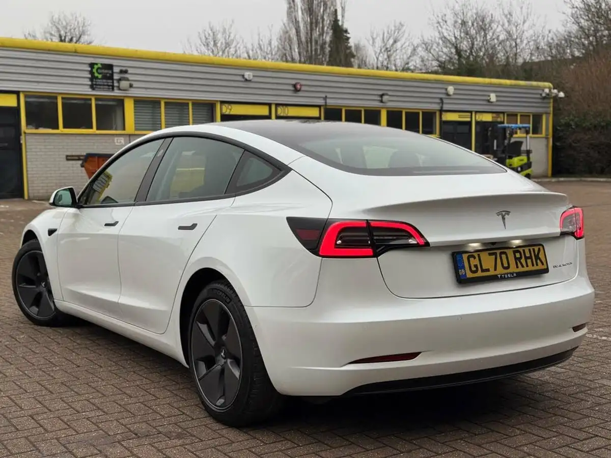 2020-tesla-model-3-e-long-range-big-10