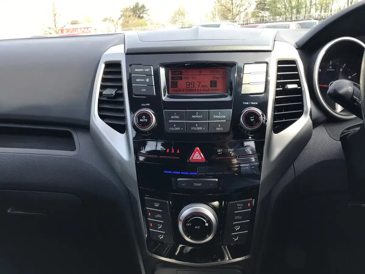 2017-kgm-ssangyong-tivoli-16-se-big-15