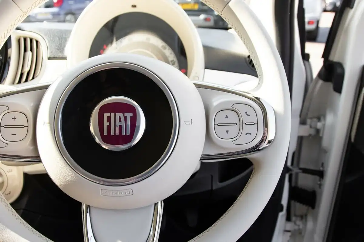 2022-fiat-500c-10-dolcevita-big-19