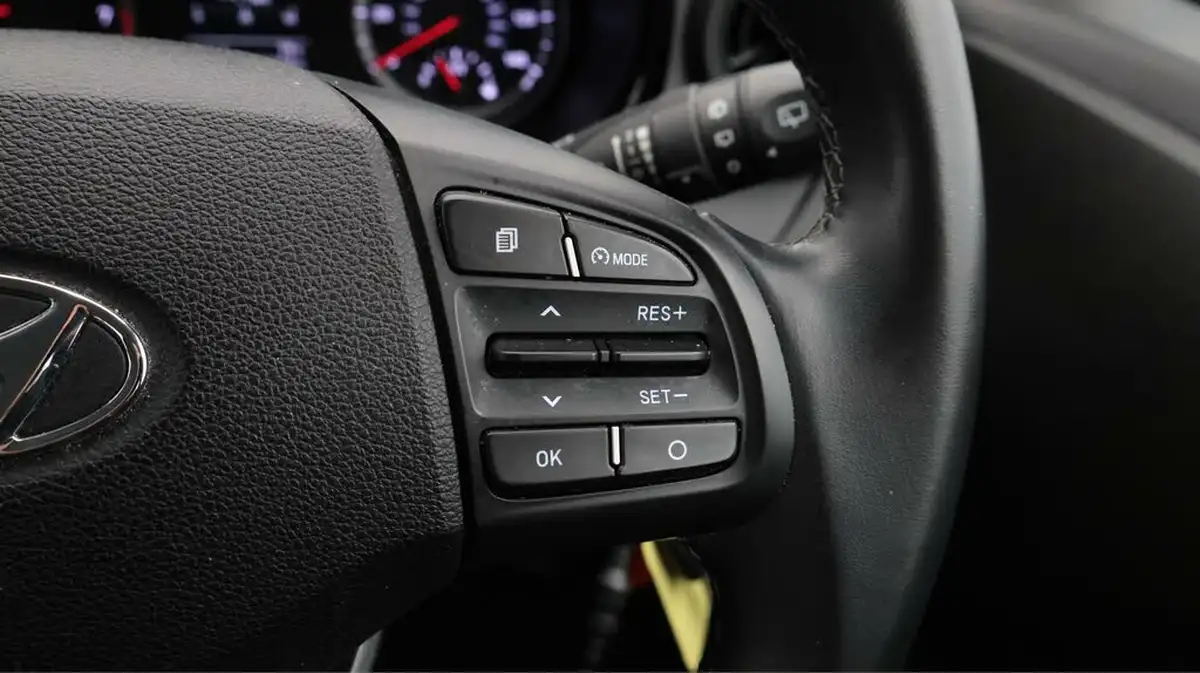 2021-hyundai-i10-10-se-connect-big-25