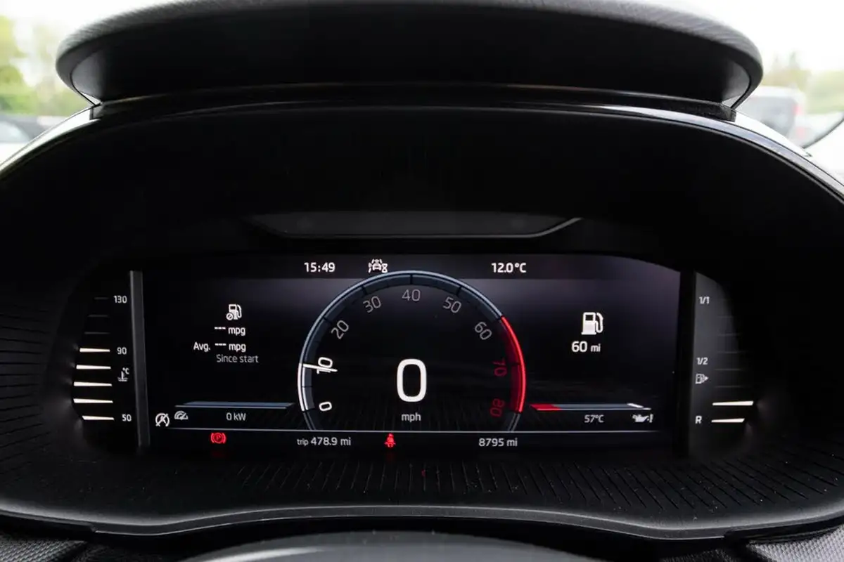 2022-skoda-fabia-10-tsi-colour-edition-110ps-big-14
