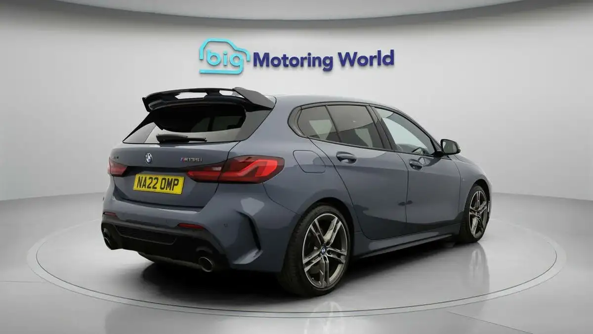 2022-bmw-1-series-20-m135i-xdrive-big-6