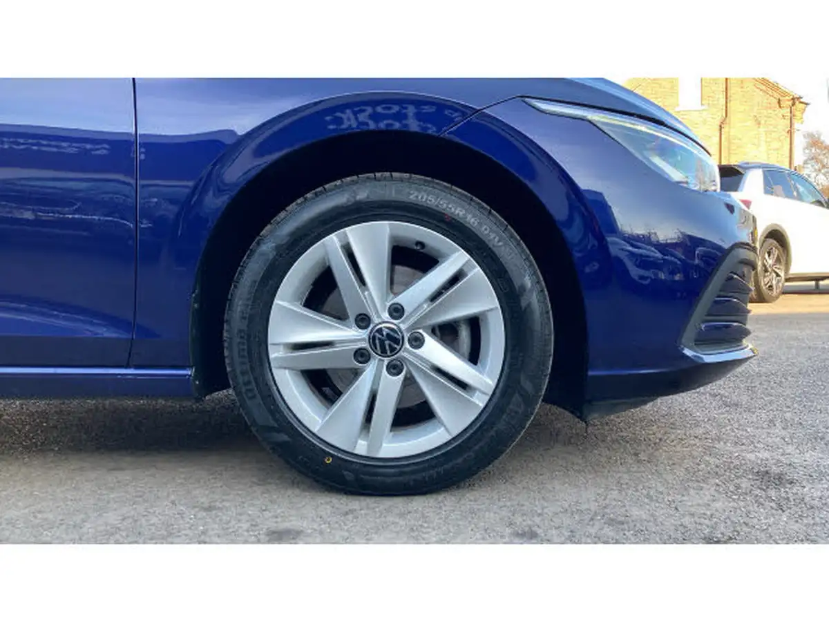 2023-volkswagen-golf-15-tsi-life-130ps-hatchback-big-4