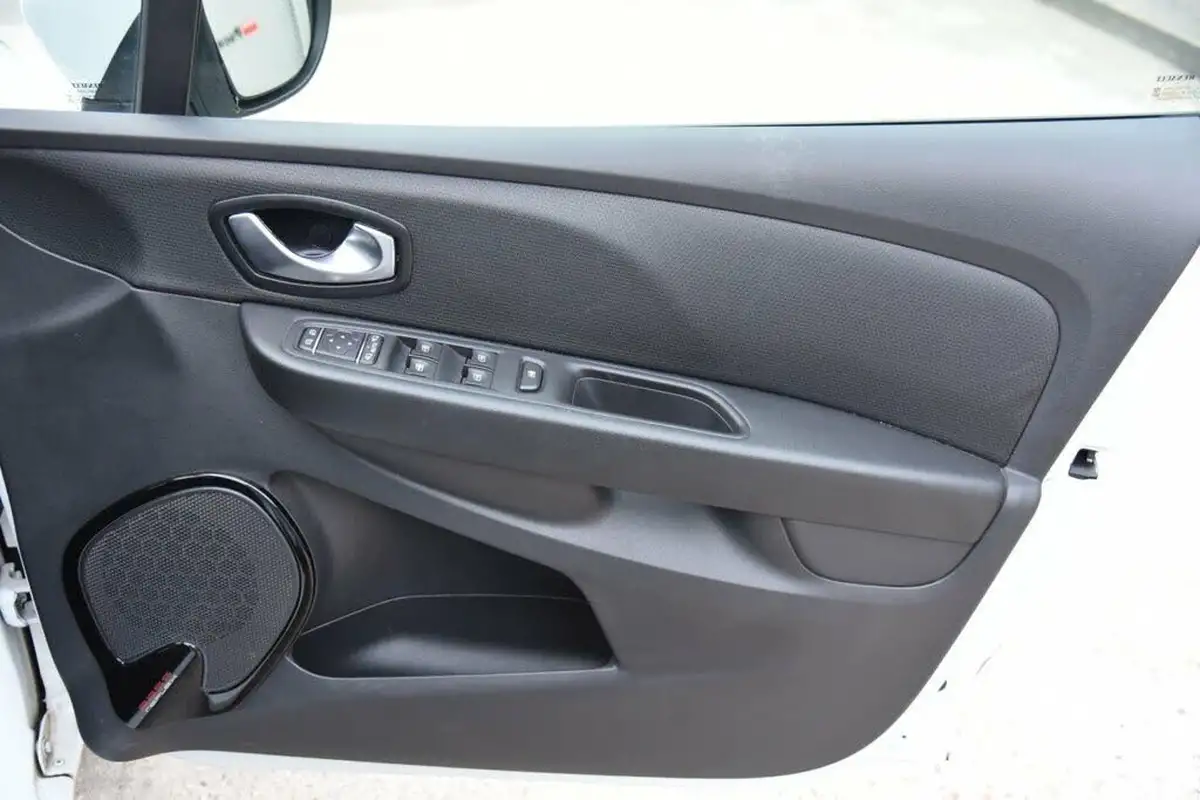 2017-renault-clio-09-tce-dynamique-s-nav-big-50