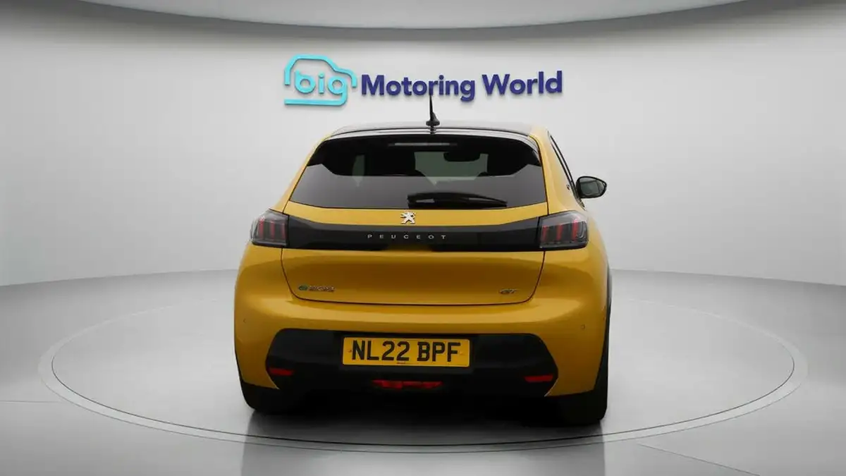 2022-peugeot-208-e-gt-premium-big-6