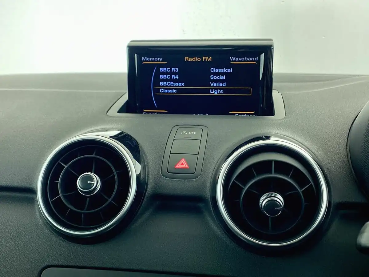 2015-audi-a1-14-sport-125ps-ss-hatchback-3d-1395cc-big-17