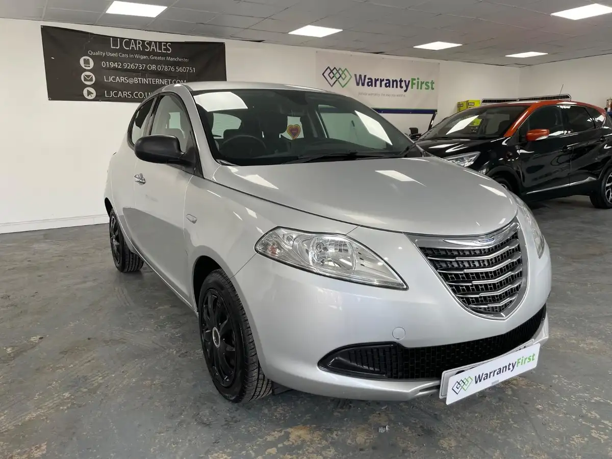 2014-chrysler-ypsilon-12-s-big-6