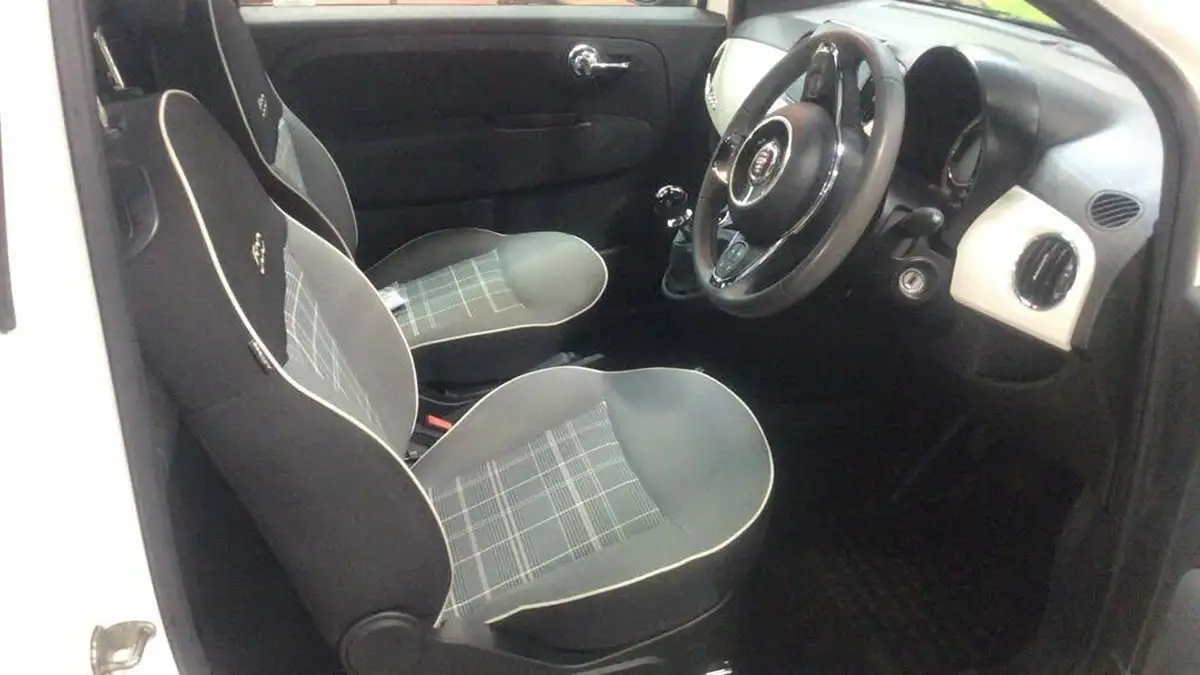 2021-fiat-500-10-lounge-big-6