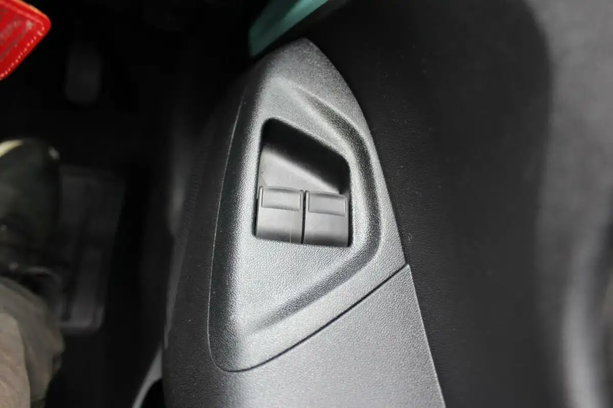 2018-citroen-c1-10-vti-flair-72ps-5d-big-10