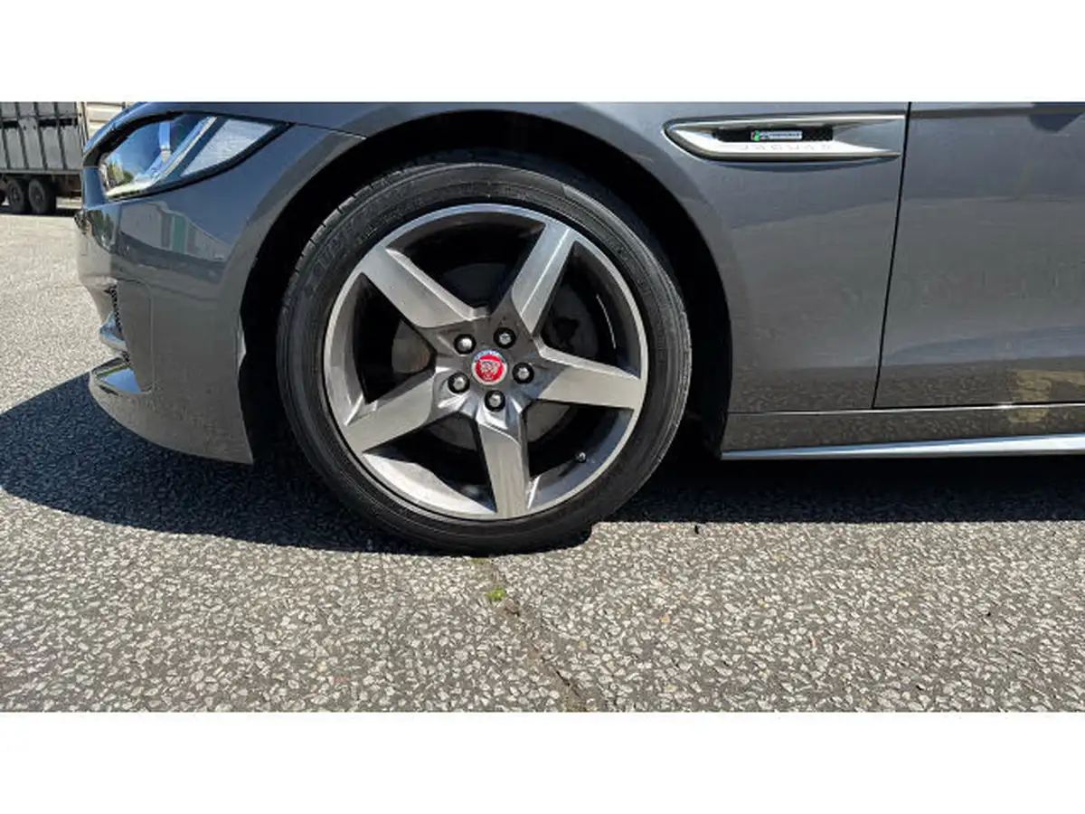 2019-jaguar-xe-20d-r-sport-180ps-auto-big-34
