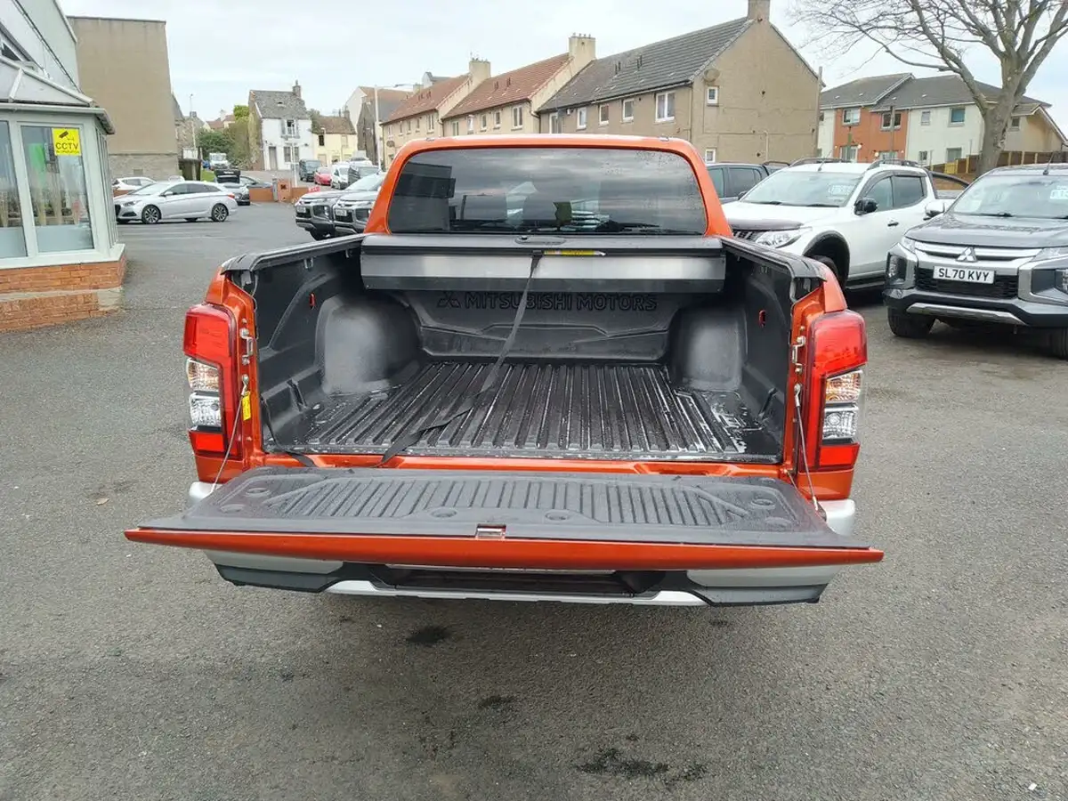 2020-mitsubishi-l200-22di-d-barbarian-auto-big-15