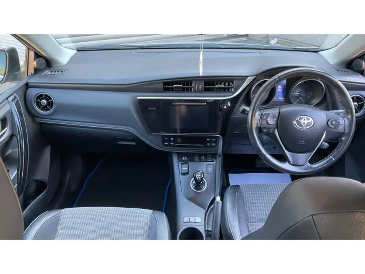 2016-toyota-auris-18-vvt-i-hsd-excel-leather-hatchback-big-9