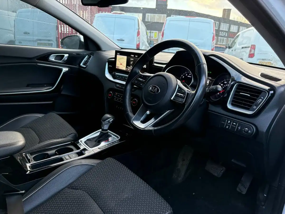 2020-kia-xceed-14-t-gdi-3-dct-big-15