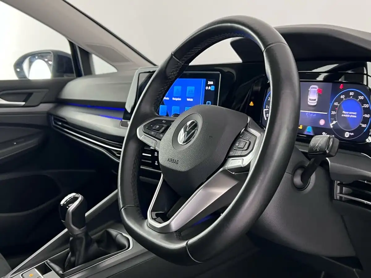 2021-volkswagen-golf-15-tsi-style-150ps-hatchback-big-3