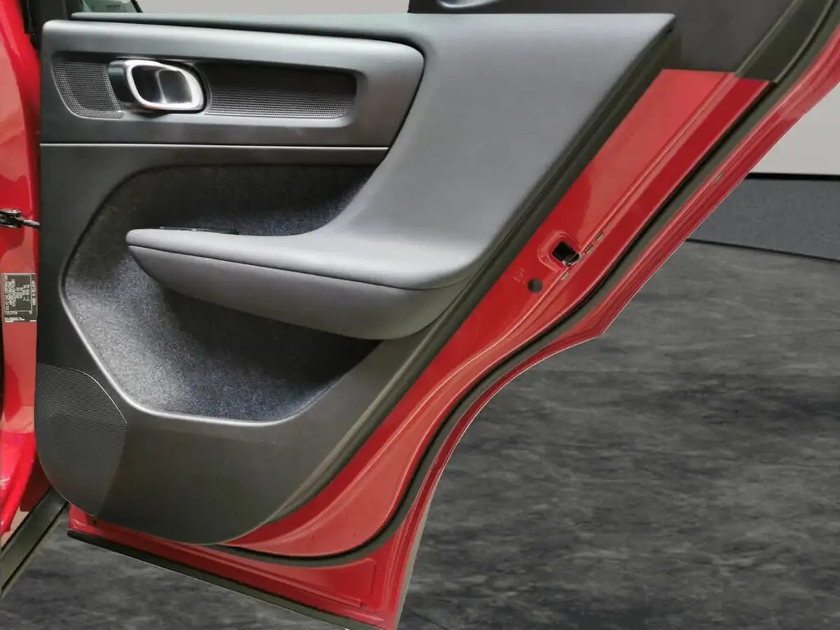 2022-volvo-c40-e-twin-recharge-pro-big-37