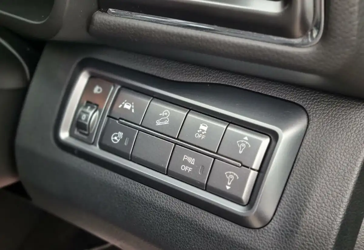2022-kgm-ssangyong-tivoli-15-ultimate-big-18