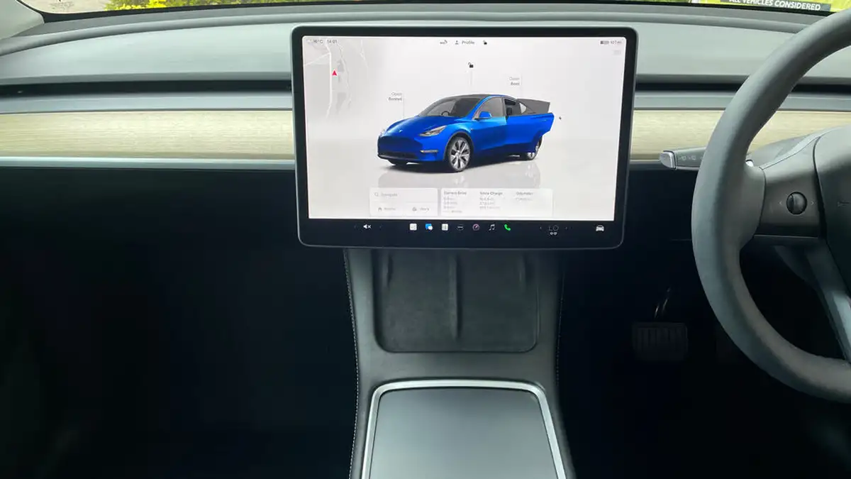 2023-tesla-model-y-e-long-range-big-11