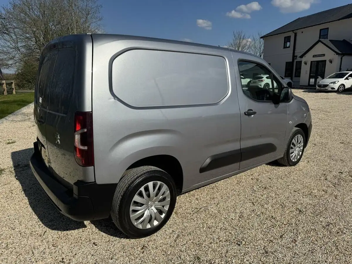 2019-peugeot-partner-16bluehdi-1000-professional-big-3