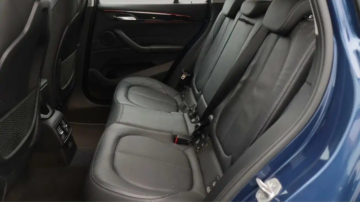 2022-bmw-x1-20-sdrive20i-xline-big-16