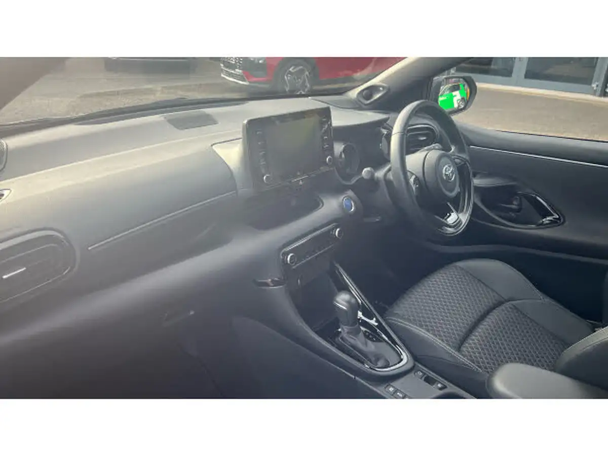 2022-toyota-yaris-15-vvt-i-dynamic-big-8