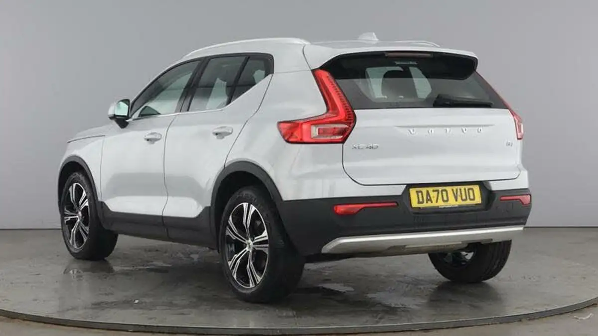 2021-volvo-xc40-20-b4-inscription-pro-197bhp-geartronic-big-2