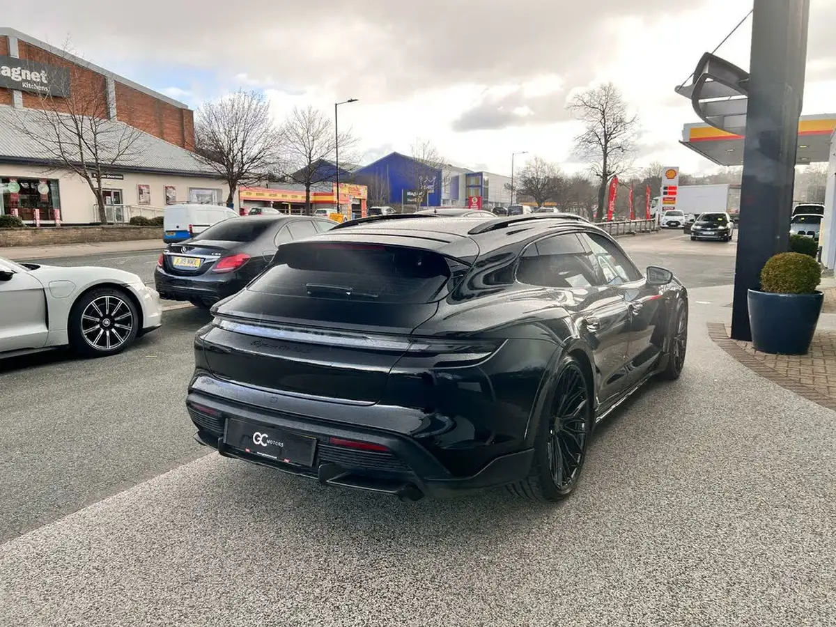 2021-porsche-taycan-e-turbo-s-cross-turismo-big-9