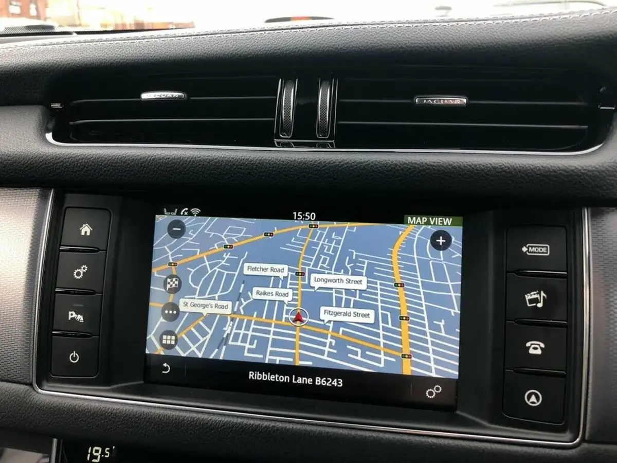 2017-jaguar-xf-20td-r-sport-180ps-saloon-4d-1999cc-auto-big-43