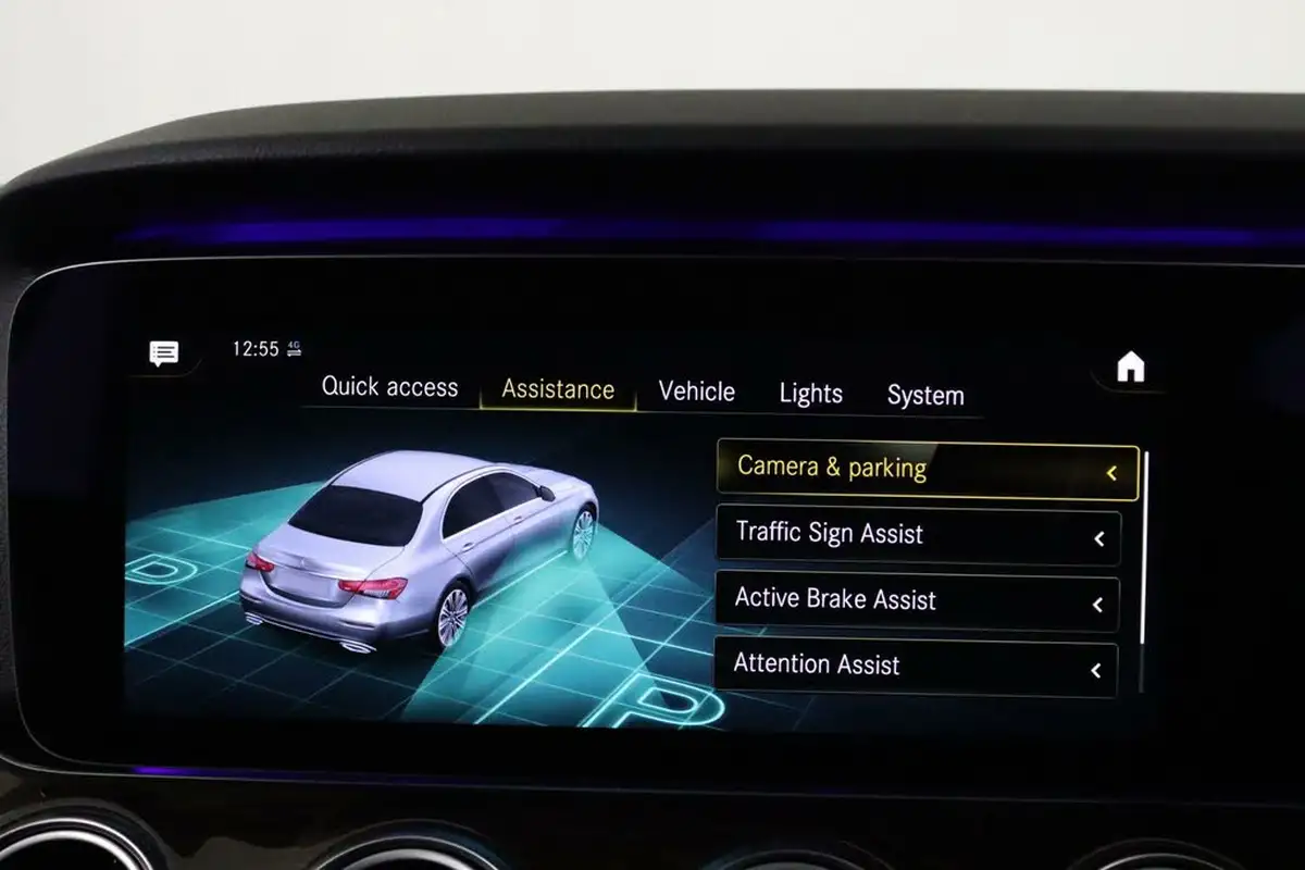 2020-mercedes-benz-e-class-20d-e300de-amg-line-edition-eq-power-saloon-4d-big-47