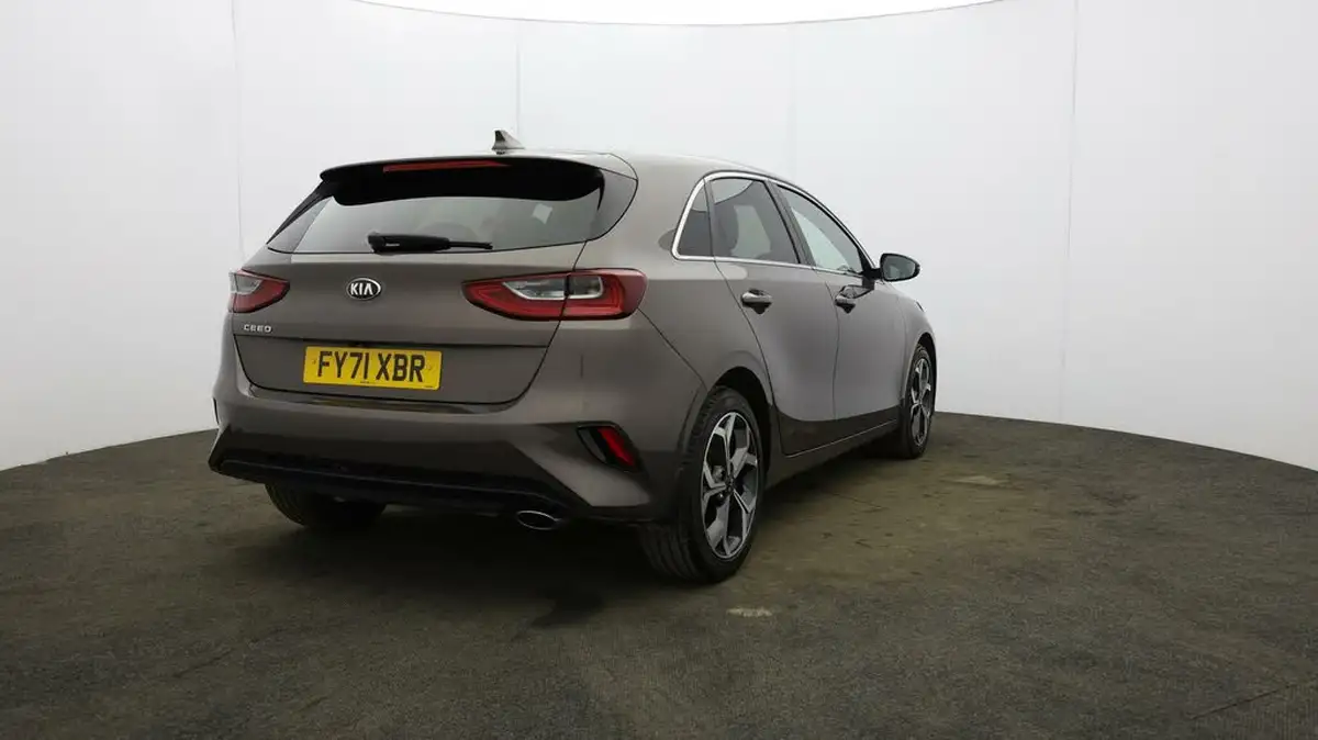 2021-kia-ceed-15-t-gdi-3-hatchback-big-52
