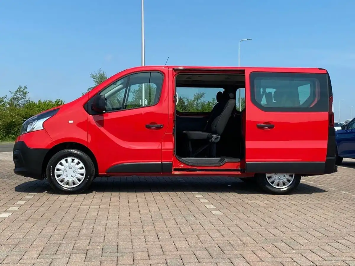 2018-renault-trafic-16dci-sl27-95-business-95-mini-bus-big-53
