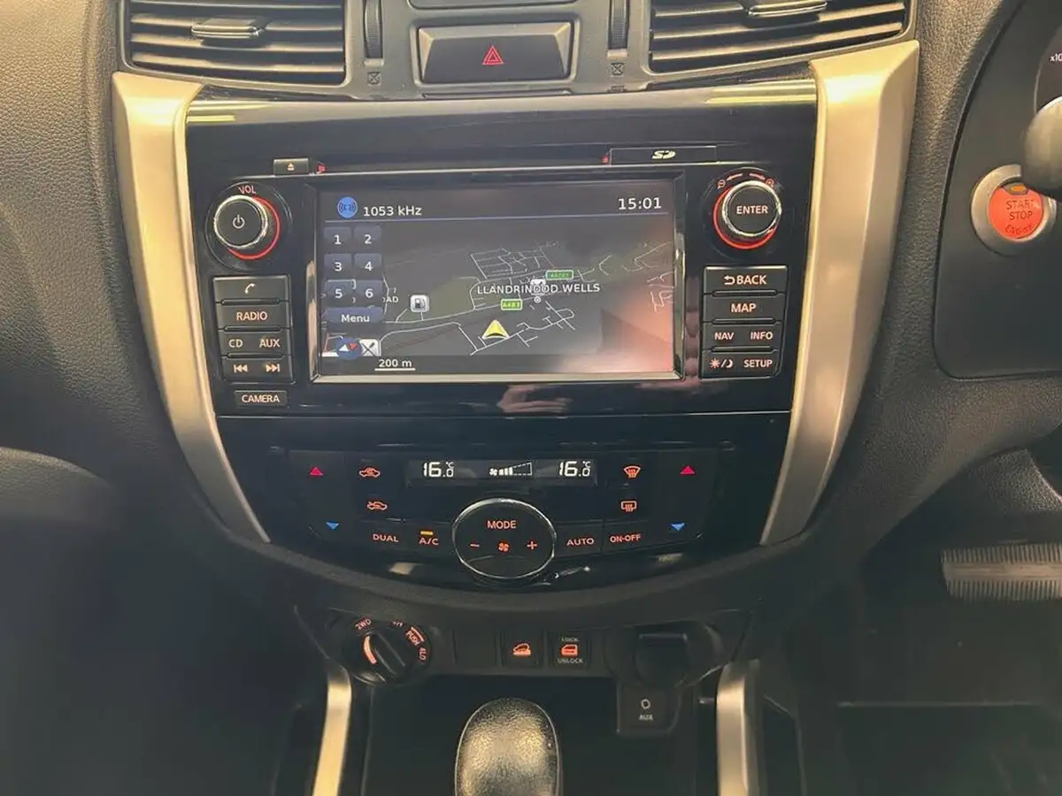 2017-nissan-navara-23dci-tekna-auto-big-18