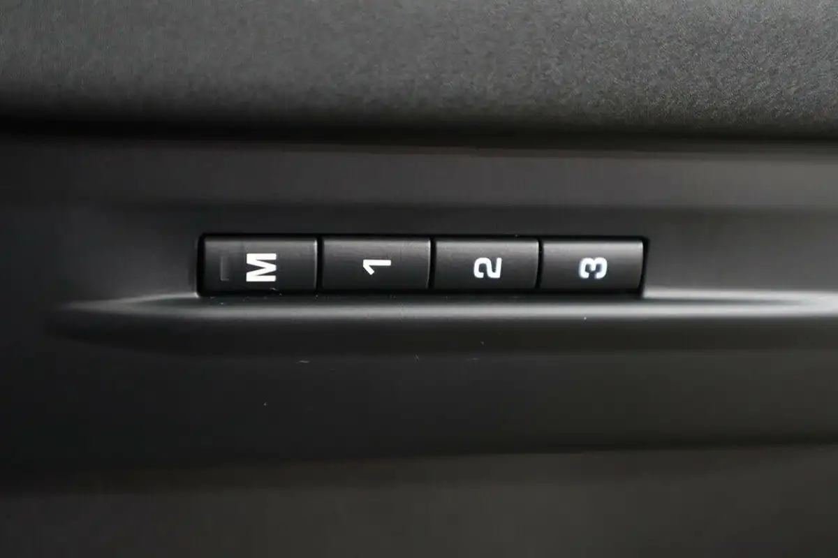 2021-land-rover-range-rover-evoque-20-d200-r-dynamic-se-big-18