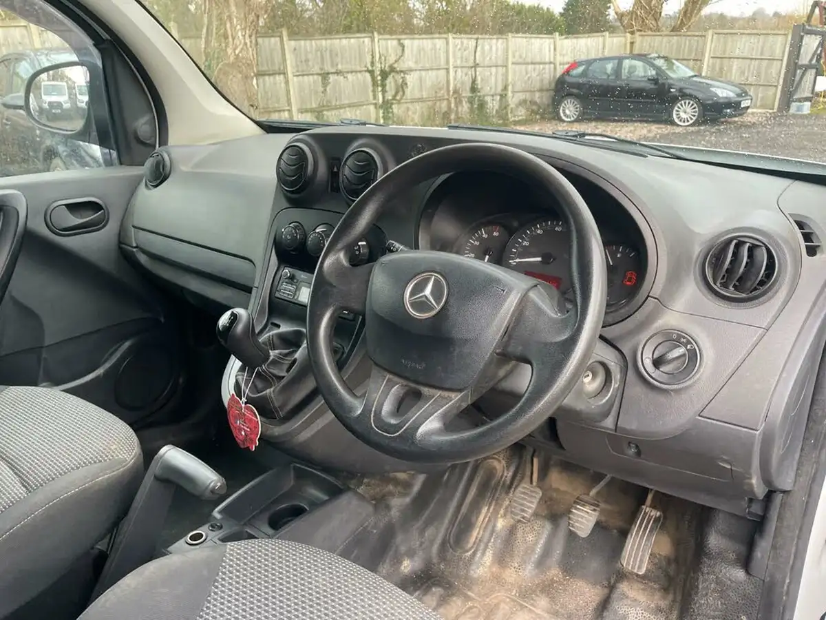 2014-mercedes-benz-citan-15-cdi-109-compact-panel-van-big-11