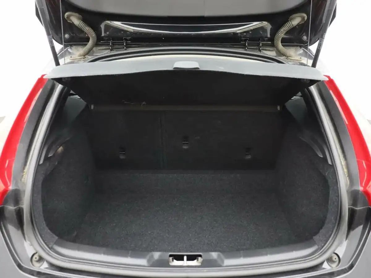 2017-volvo-v40-20-t2-momentum-nav-plus-big-9