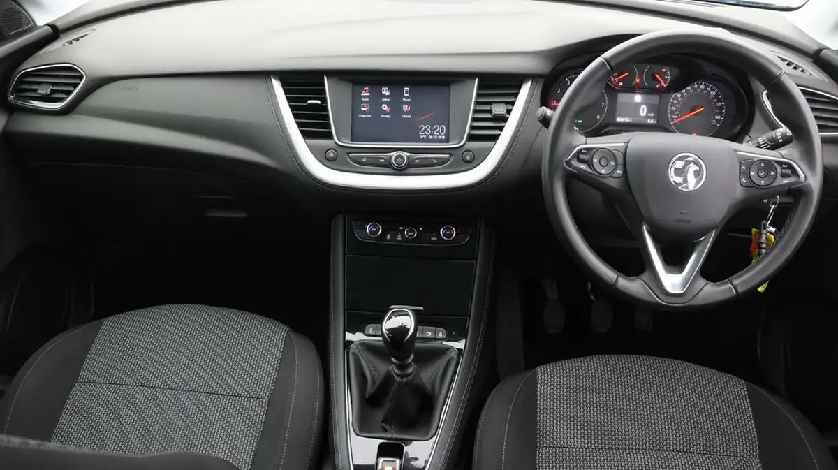 2020-vauxhall-grandland-x-12-se-big-18