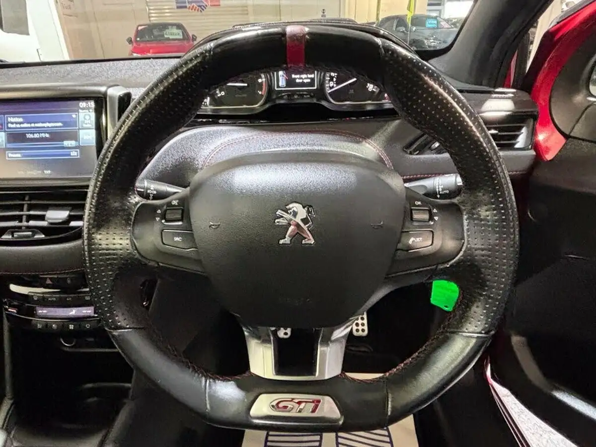 2016-peugeot-208-16-thp-gti-prestige-big-18