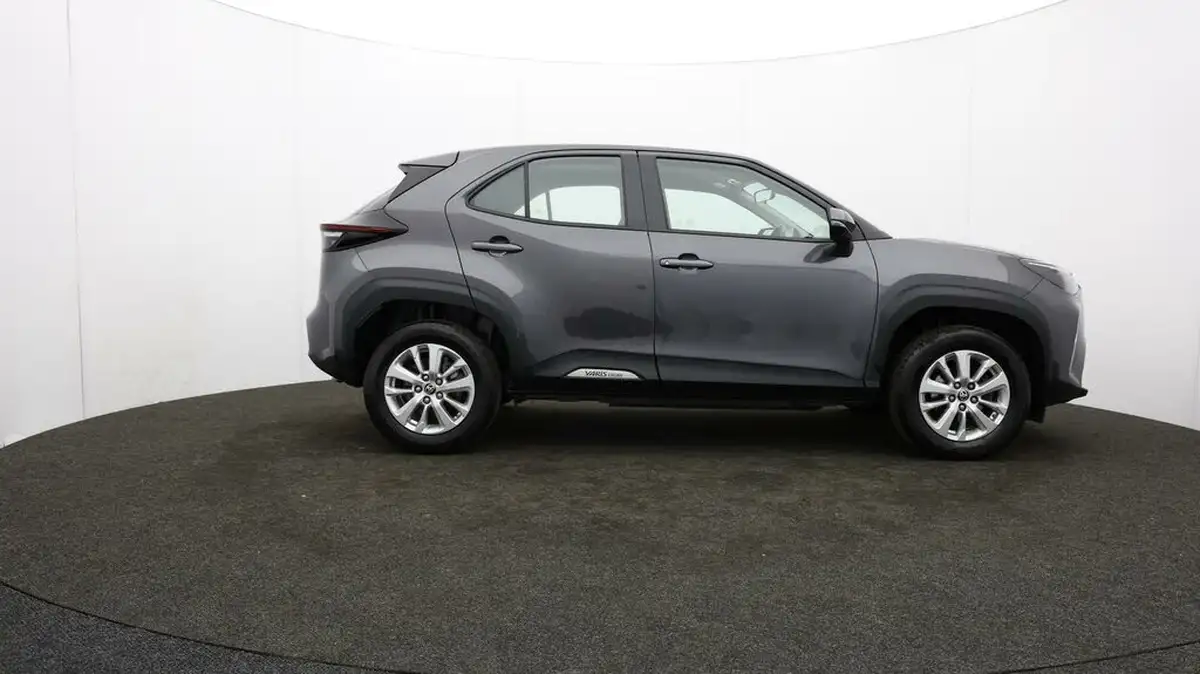 2024-toyota-yaris-cross-15-vvt-i-icon-big-31