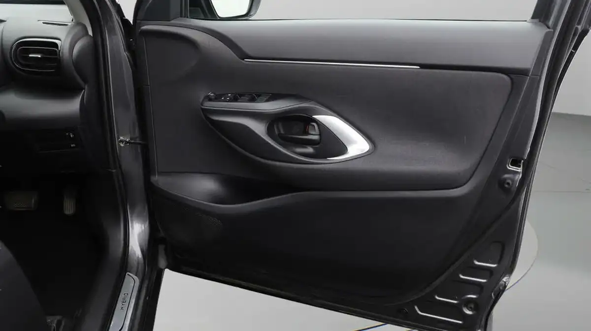 2024-toyota-yaris-cross-15-vvt-i-icon-big-14