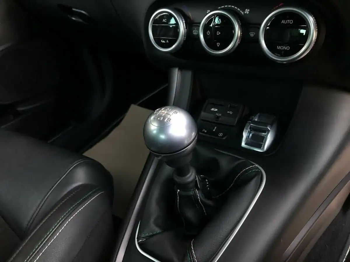 2015-alfa-romeo-giulietta-14-tb-qv-line-big-11