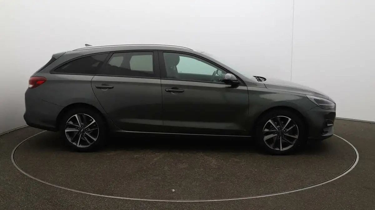 2022-hyundai-i30-10-t-gdi-premium-tourer-big-39
