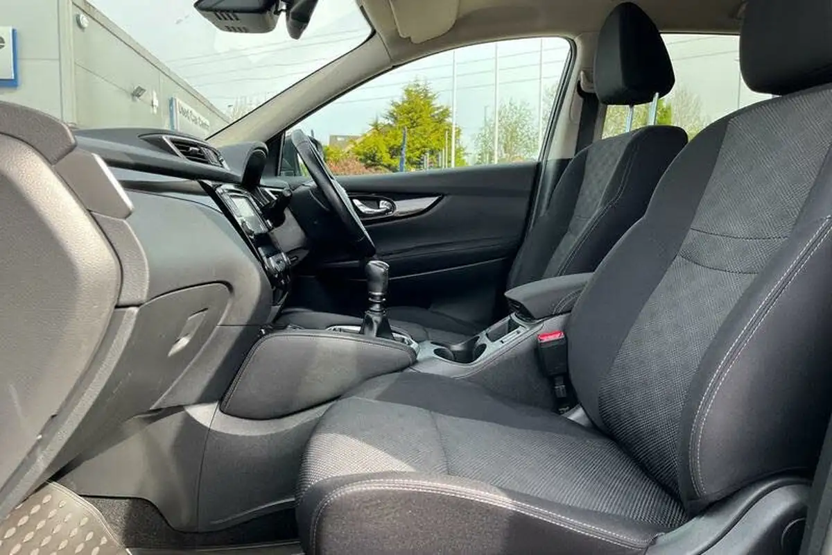 2016-nissan-qashqai-15dci-n-connecta-big-18